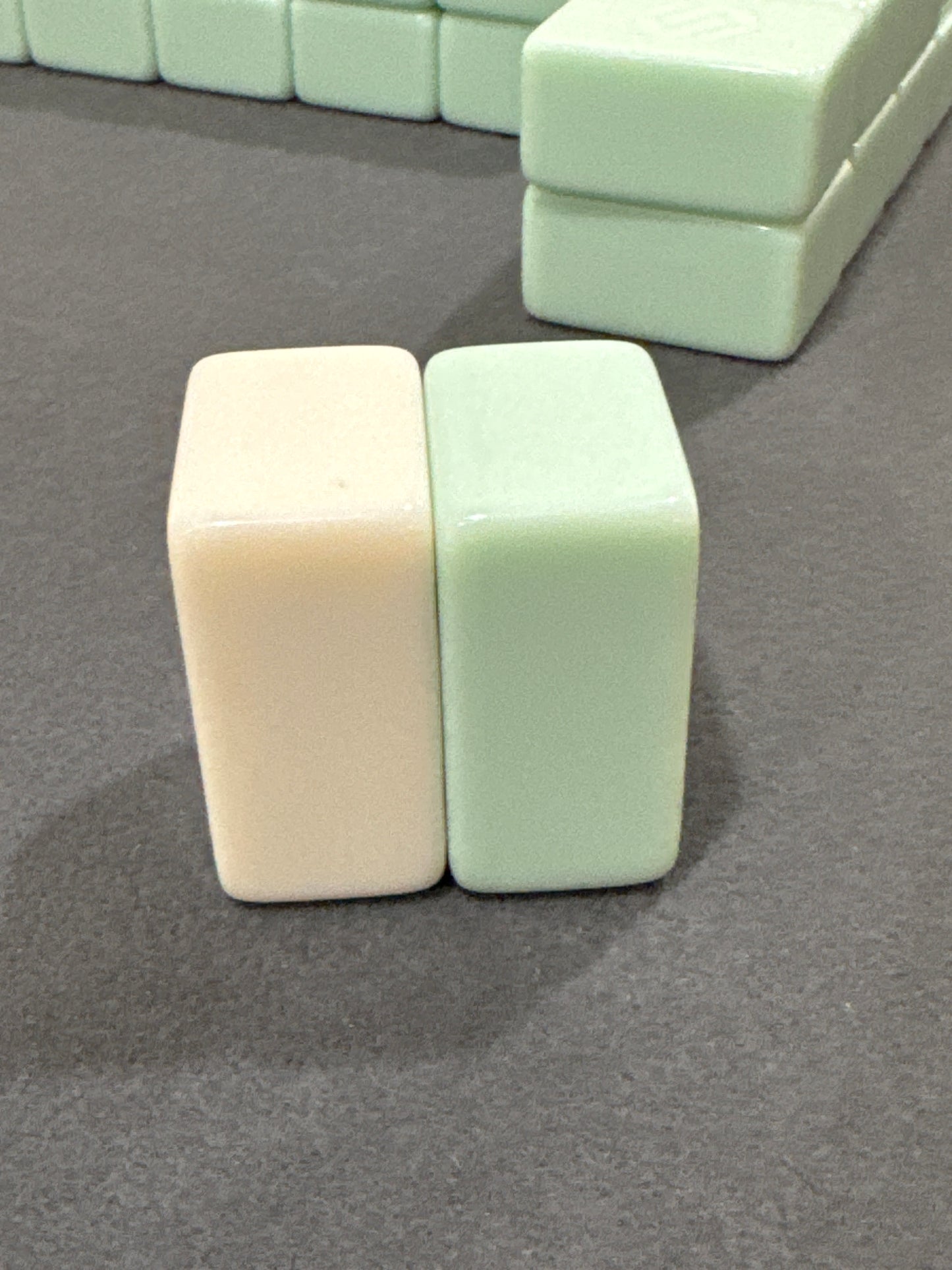 46mm机用麻将牌 一套两幅,白色绿色单色玉石牌,一套144张,两套共288张