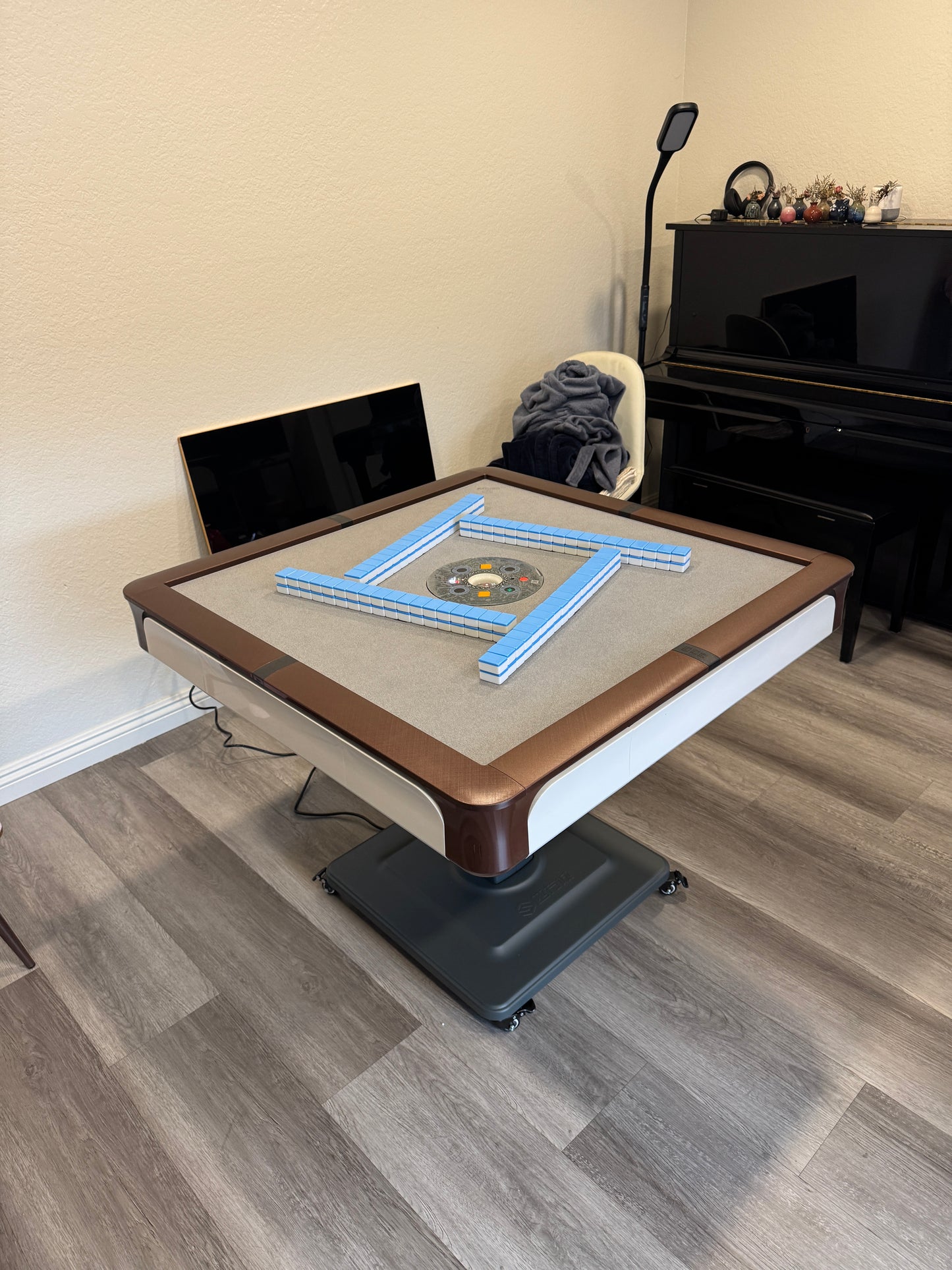 T650 premium mahjong table, rubber based table cloth, automatic heat drying and sanitizing, 55dB low noise shuffle, optional 4 leg style 36mm tiles 3 dices台湾牌36号小牌,三颗色子,咖啡白可折叠款 可选四腿餐桌款