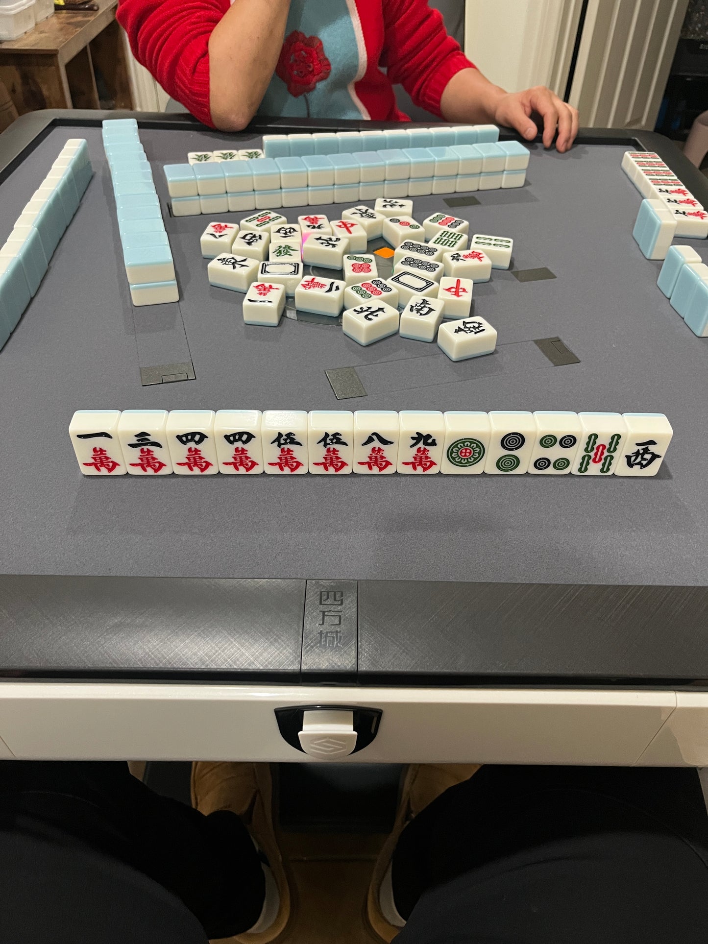 T350 高级灰星光白 42 号 内扣玻璃盖板 + 4 x 四方城811 皮革专用棋牌椅 包邮价格