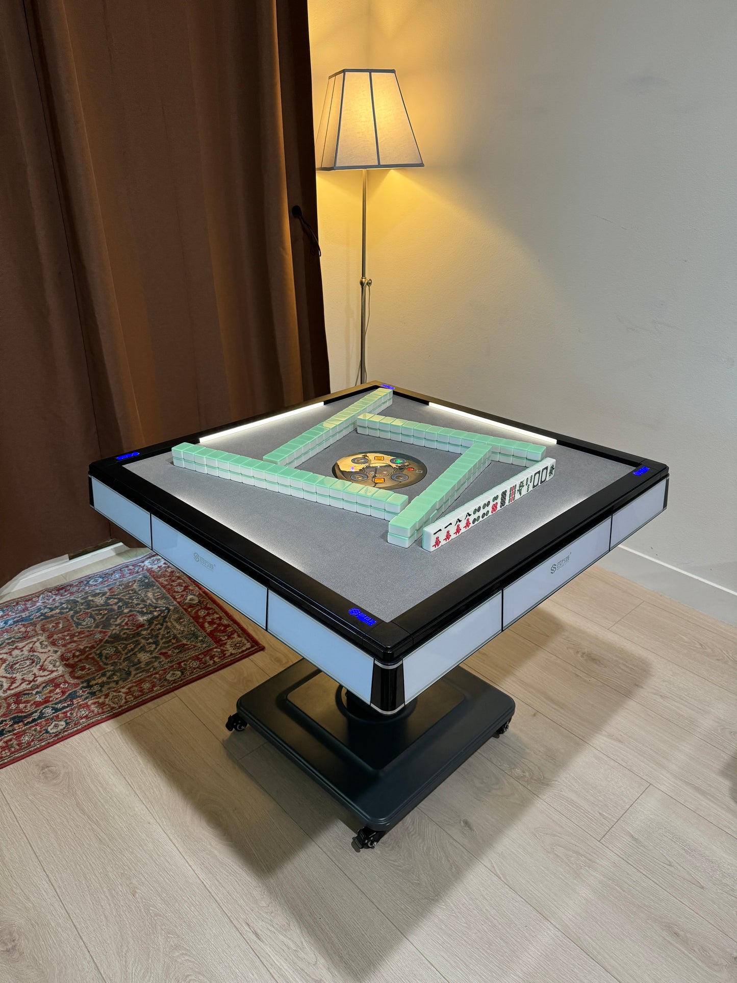 T650  珍珠白 LED灯条款 ，曲水纹灰桌面，可折叠，洗牌自动烘干消毒，两颗色子（36号3颗，42，46两颗）标配两幅玉石麻将牌