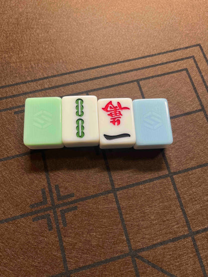 T350 42mm仿玉石麻将牌， 可折叠，高级灰桌布，星光白，两颗色子，110v电压，8ft 美规电源线，内扣玻璃盖板  店铺畅销款 Best Seller